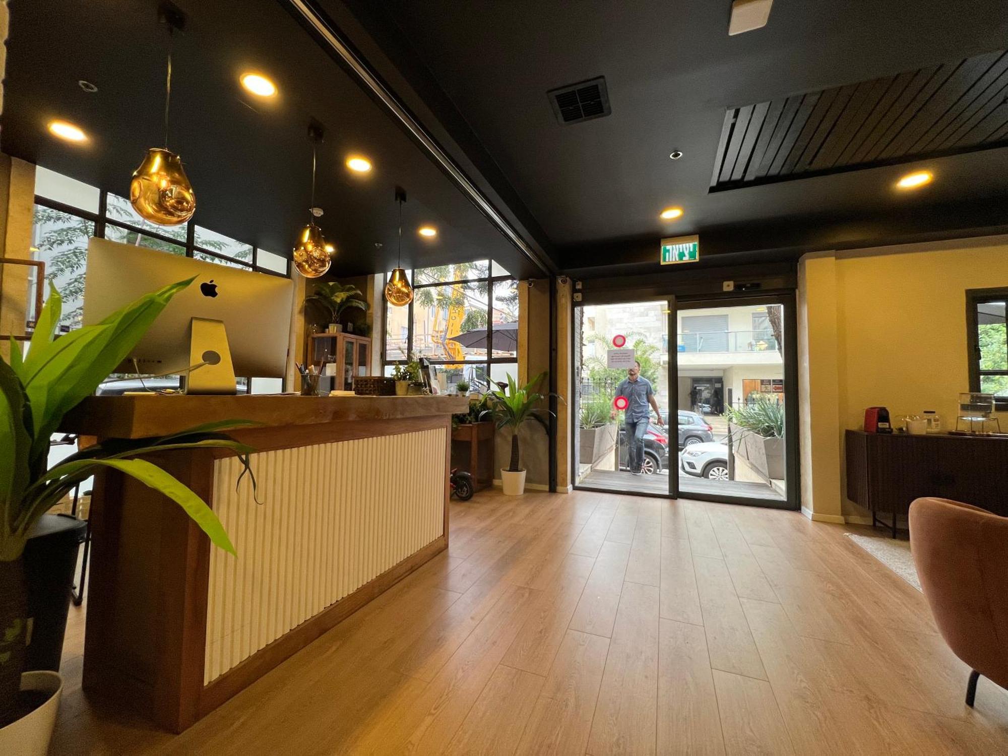 תל אביב Beer Garden Hotel מראה חיצוני תמונה